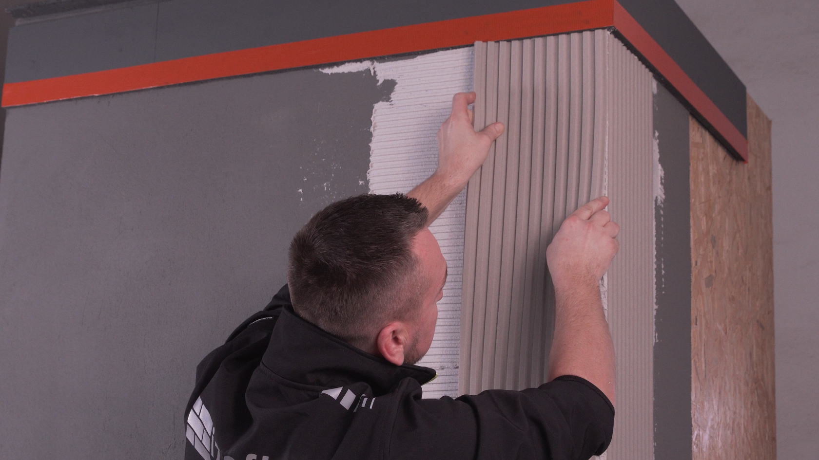 Corners should be glued edge to edge, pressing them firmly and carefully into place.